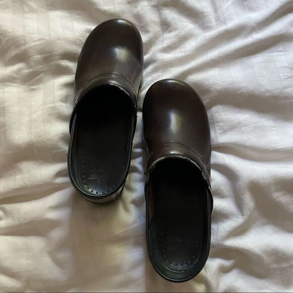 🍄 Dansko Brown Clogs - Picture 10 of 10